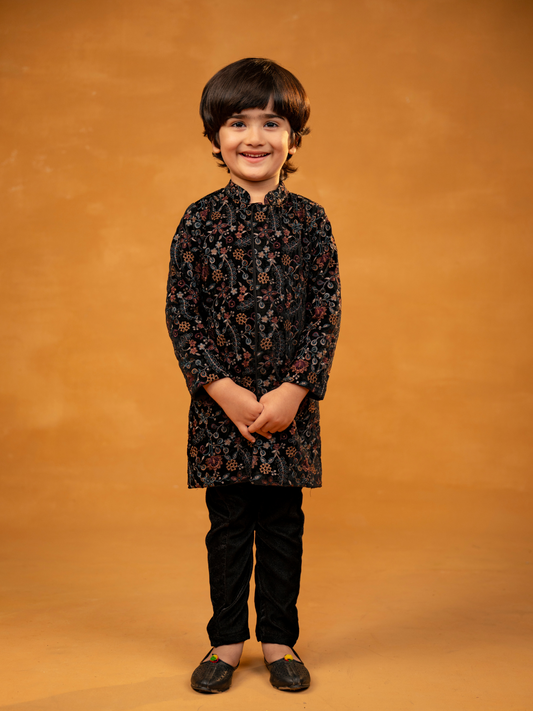 Black Embroidered Kurta and Pant (Set of 2)