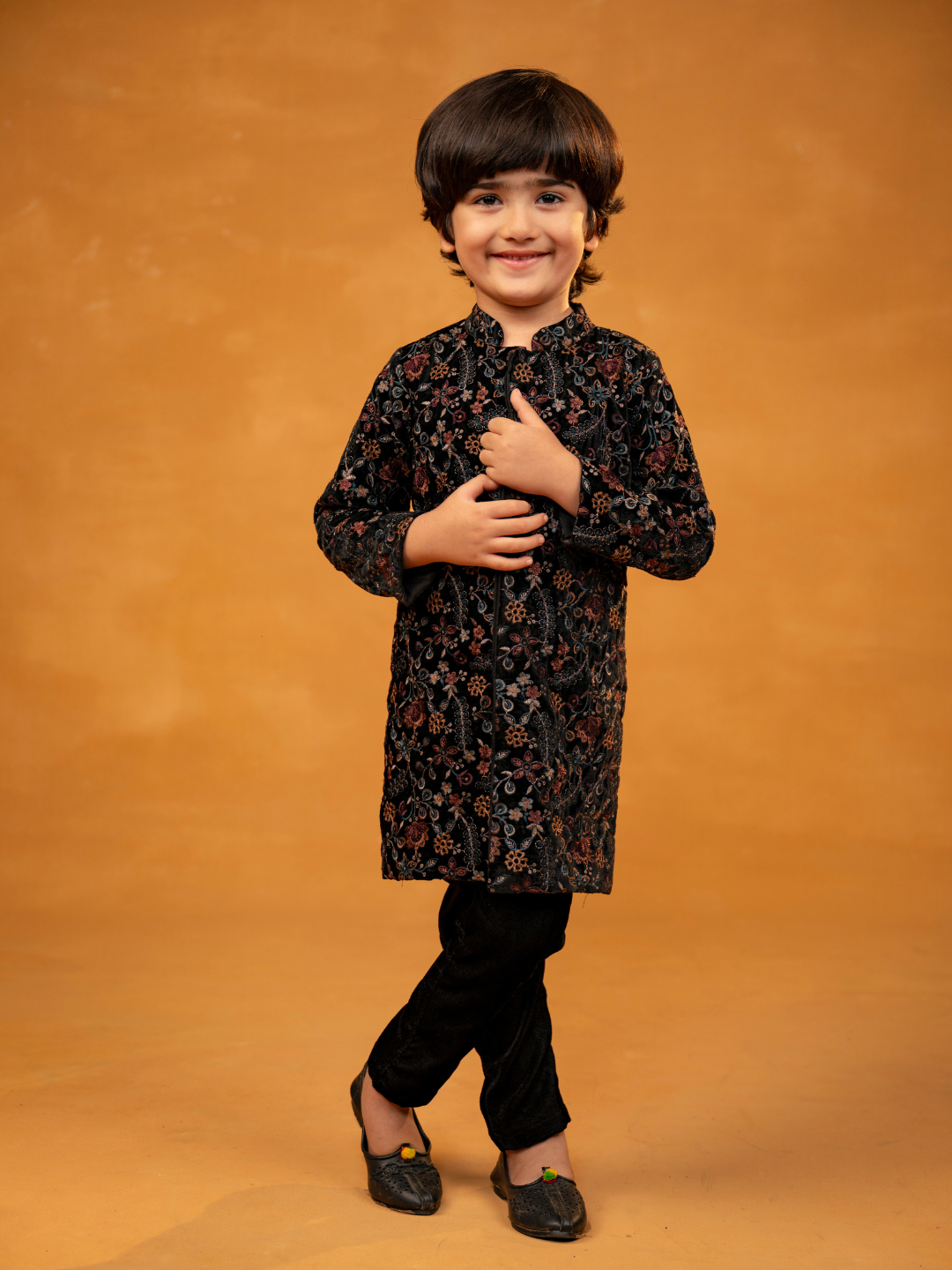 Black Embroidered Kurta and Pant (Set of 2)